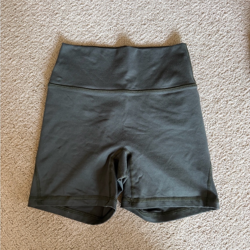 Fleo High-Waist Bike Shorts in Olive